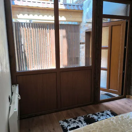 Snow White - Luxury With Free Bottle Of Wine