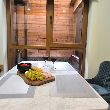 Snow White - Luxury With Free Bottle Of Wine *