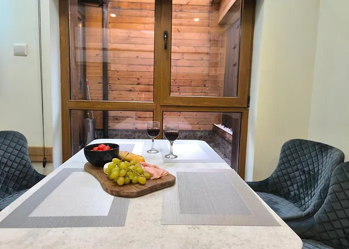 Snow White - Luxury With Free Bottle Of Wine *